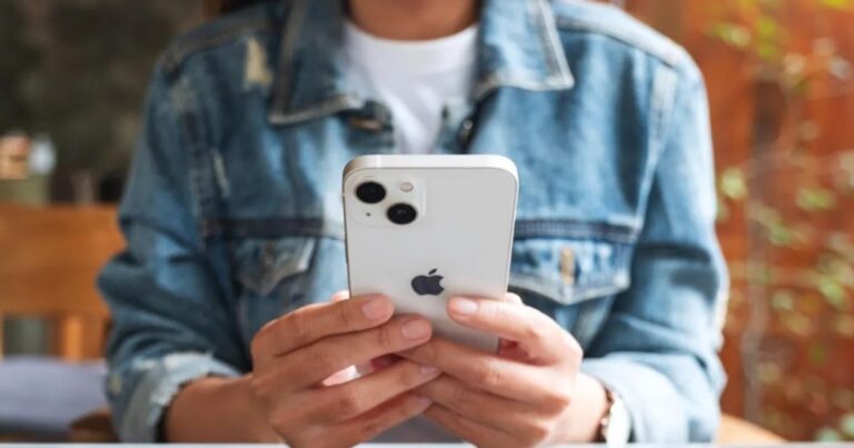 Un virus espía rompió por primera vez el cerco de seguridad de Apple: roba claves desde las fotos del iPhone