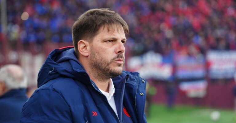 Frente a River, el 11 de Ayude sale de memoria