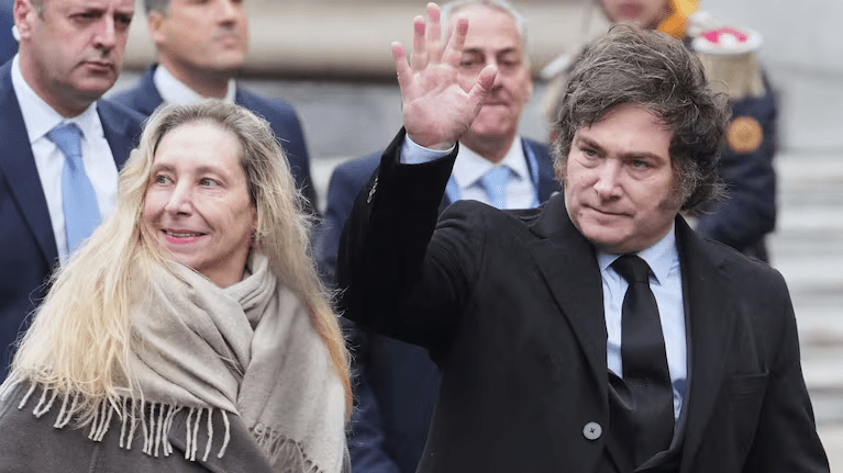 Javier Milei informó un patrimonio total de $200 millones: un departamento, dos autos y ahorros en dólares