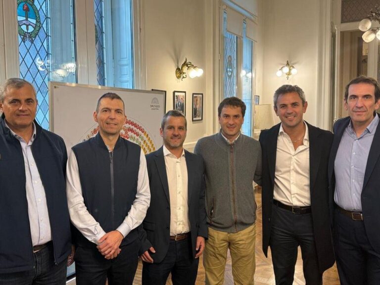 Diputados: el oficialismo incorporó a los seis radicales con peluca a su interbloque para blindar los vetos presidenciales