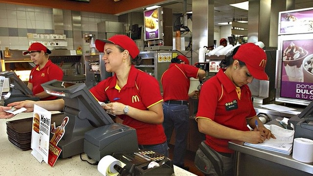 Cuánto cobra un empleado de McDonalds: estos son los sueldos tras el último aumento