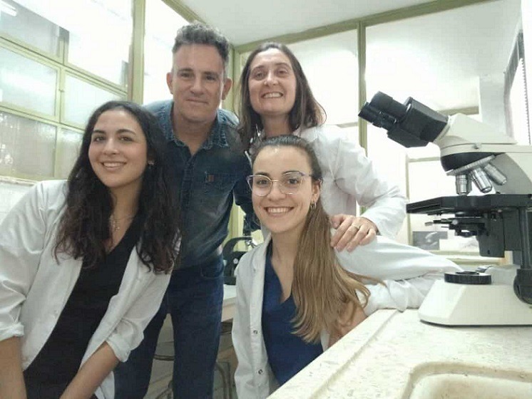 Becaria de la UNNE descubre cómo dos proteínas influyen en la agresividad del cáncer de cuello uterino