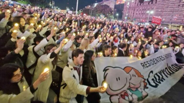 Trabajadores del Hospital Garrahan realizarán una nueva caminata de las velas contra los recortes en Salud