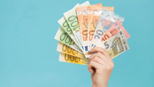 A cuánto cerró el euro blue este viernes 1 de agosto del 2025