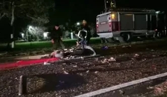 Un menor murió tras chocar su moto contra un auto