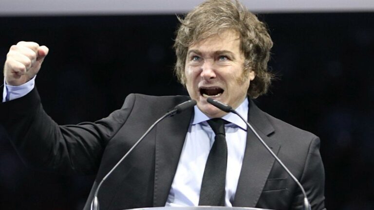 Javier Milei afirmó que su tuit contra Ian Moche está «amparado por la libertad de expresión» y se negó a borrarlo