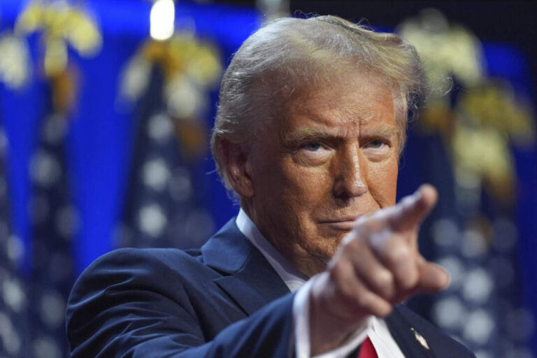 Trump aseguró que completará el muro con México con los materiales que Biden liquidó