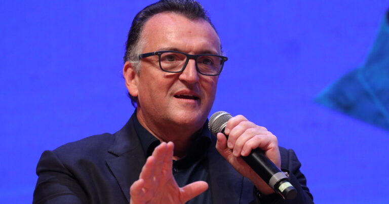 Globant no puede cortar la mala racha: se hunden 15% las acciones tras su primera pérdida en 10 años