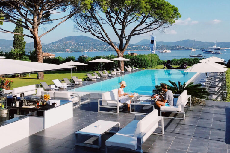 Polémica por una prohibición en Francia: «No podemos organizar la sociedad separando a los niños»