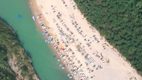 La finca Karina: explotaban un paso fronterizo, cobraban peajes y hasta tenían puestos de comida