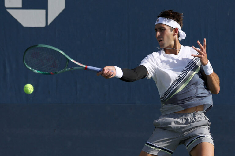 En el duelo de argentinos, Etcheverry fue mucho más que Ugo Carabelli