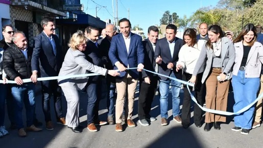 Valdés inauguró obras de pavimentación en dos accesos