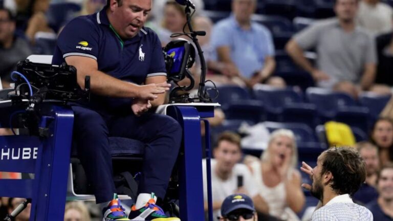 Papelón en el US Open: un fotógrafo ingresó a la cancha y desató la furia de Medvedev