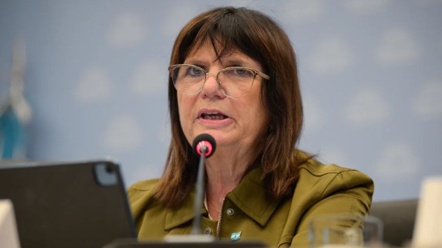 Bullrich autorizó millonarias compras a la droguería investigada por coimas