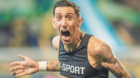 Histórico II: con un golazo de tiro libre de Di María, Central le ganó el clásico a Newells