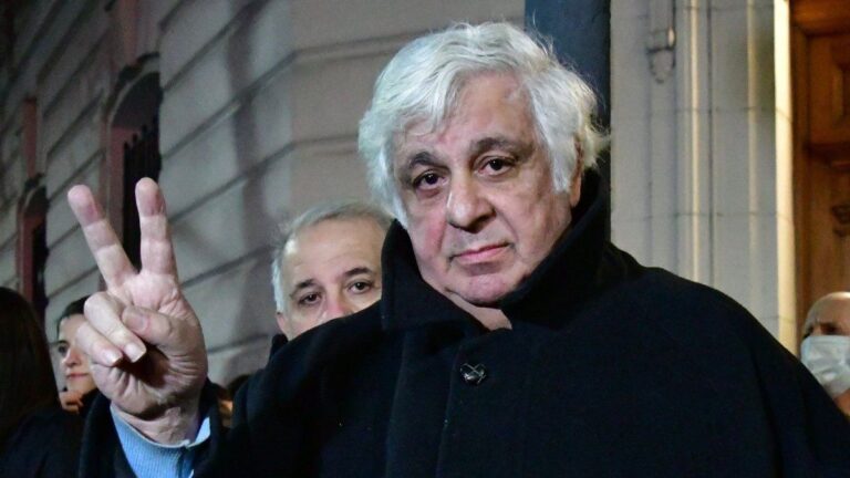 Alberto Samid dio explicaciones sobre la mujer que fue vista desnuda en Ezeiza: «Es una de mis hijas»