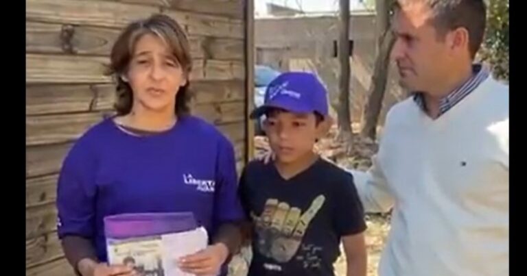 Detuvieron en Tucumán a una mujer por gritar «Viva la libertad, carajo» en un acto de Osvaldo Jaldo