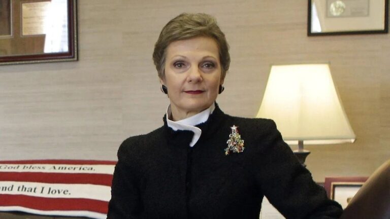 Revés para la Argentina en causa YPF: jueza Preska mantiene el pedido de chats de Luis Caputo y Sergio Massa