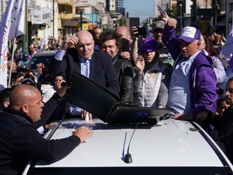 Repudiaron a Javier y Karina Milei en Lomas de Zamora