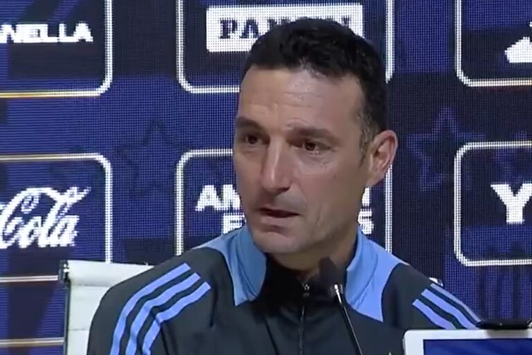Scaloni interrumpió su conferencia de prensa al ver las lágrimas de un periodista… que casi lo hace llorar a él