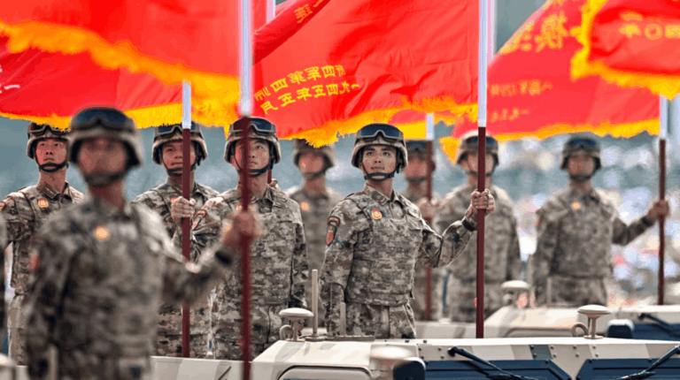 China mostró su poder militar con un impactante desfile: misiles nucleares, drones submarinos y armas láser