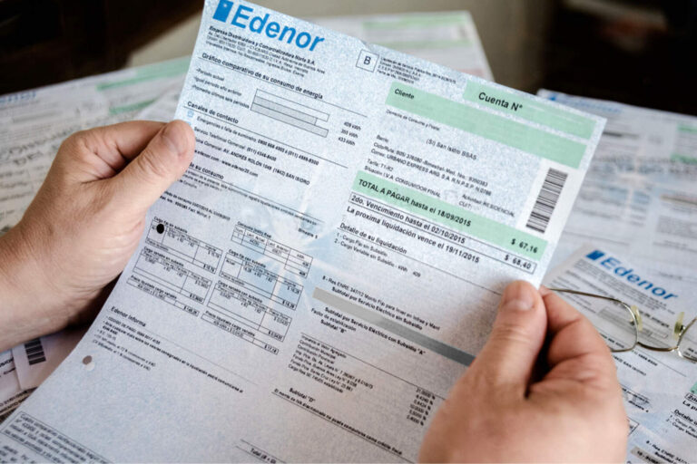 La justicia frenó la resolución que prohibía añadir tasas en facturas de servicios