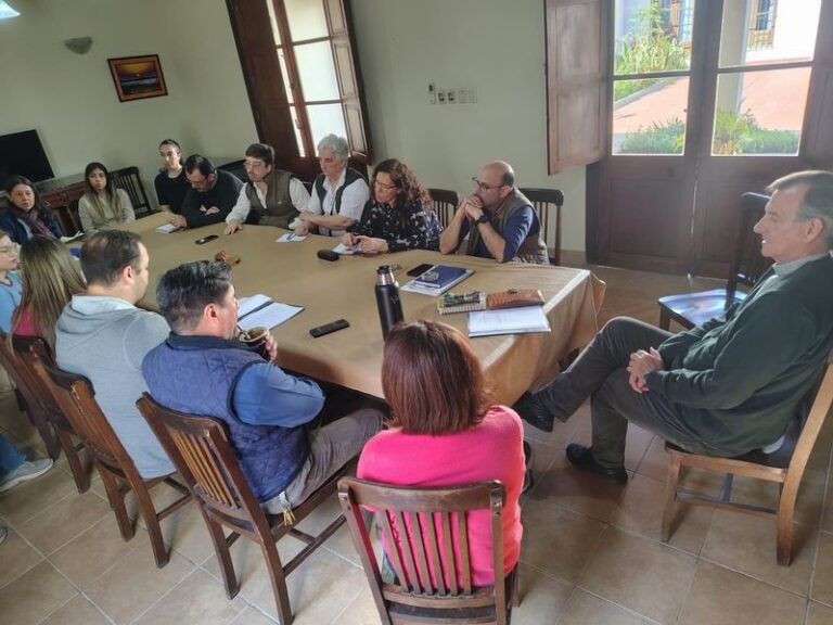 Monseñor Canecín promueve el diálogo sobre salud mental