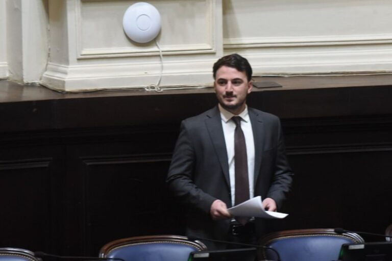 La Rosada ordenó a los trolls que no digan que en el Conurbano «cagan en un balde»