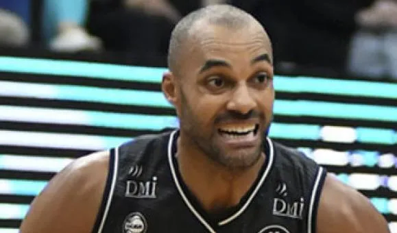 Comunicaciones se reforzó con el foráneo Phillip Lockett