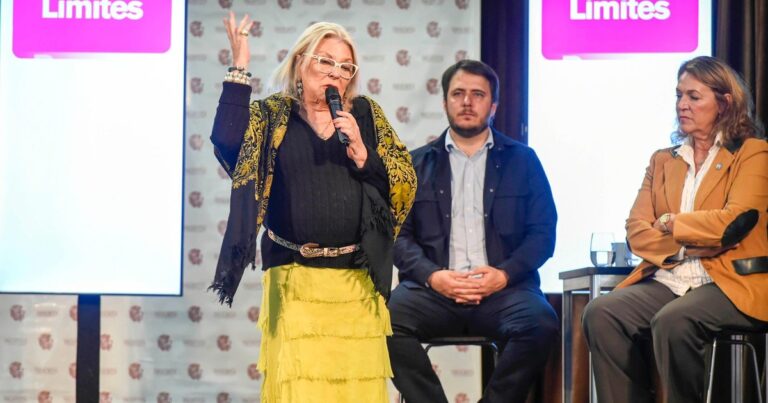 Elisa Carrió lanzó a sus candidatos por la Ciudad con un duro discurso contra Caputo y Bausili: «El país está al borde del default»