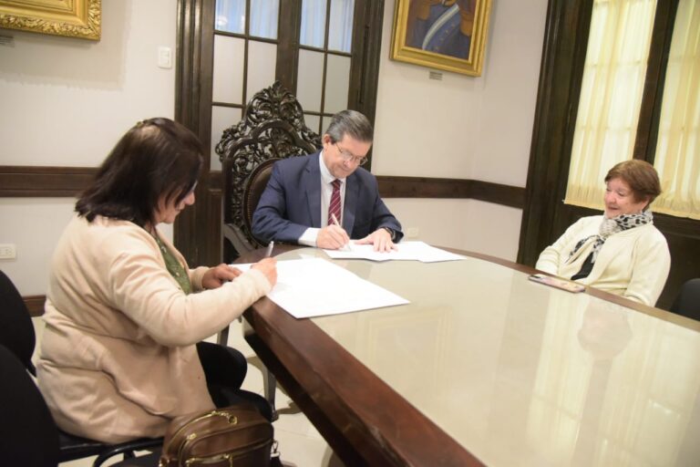 La Vicegobernación firmó un convenio con la Asociación Dona Cabello para brindar asistencia a pacientes con cáncer