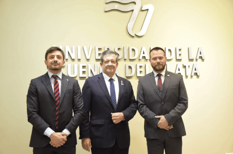 Disertación del especialista Vinicius Almada Mozetic sobre Inteligencia Artificial