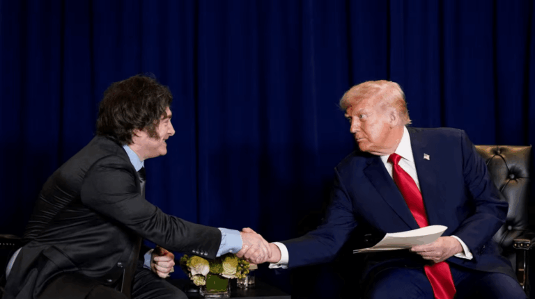 Legisladores opositores a Trump presentaron un proyecto para frenar la asistencia financiera a la Argentina.