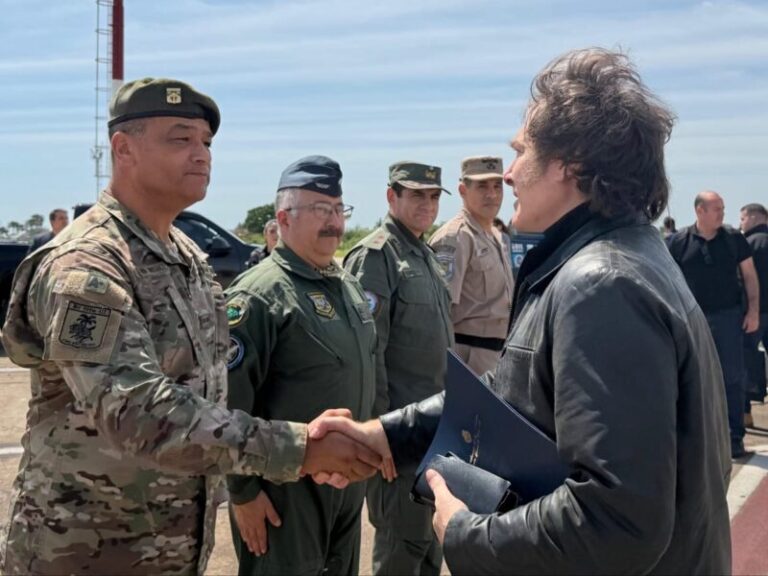 En modo campaña: así fue el arribo del presidente, Javier Milei al Chaco