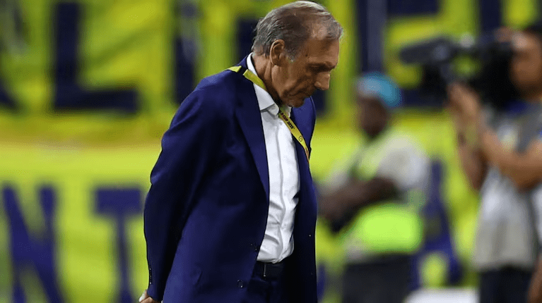 En una conmovedora ceremonia, esparcieron las cenizas de Miguel Ángel Russo en la Bombonera