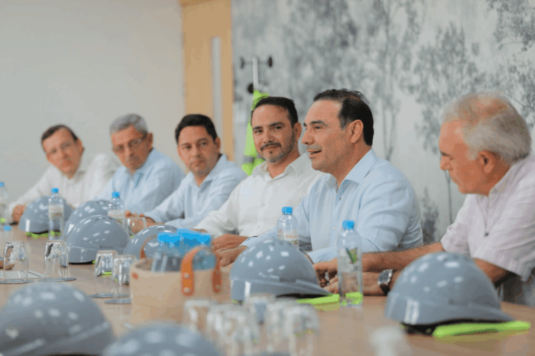 Valdés se reunió con directivos de la mega industria maderera AconTimber con miras a su inminente misión comercial a la India