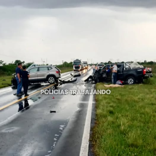 Choque frontal entre dos camionetas en la ruta 12
