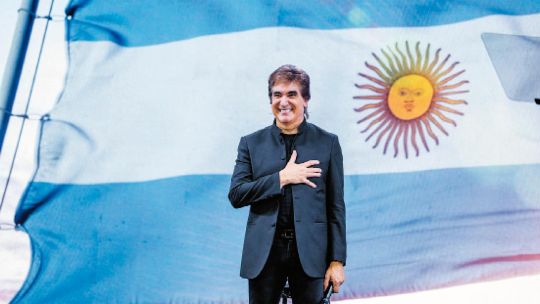 La construcción política de Dante Gebel: peronistas y heridos de La Libertad Avanza unidos por las fantasías de un outsider evangélico