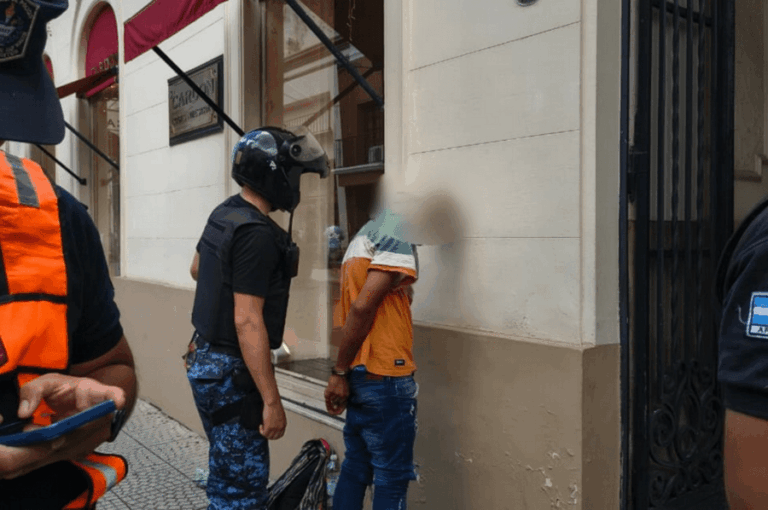 Atraparon a un mechero en la Peatonal Junín.