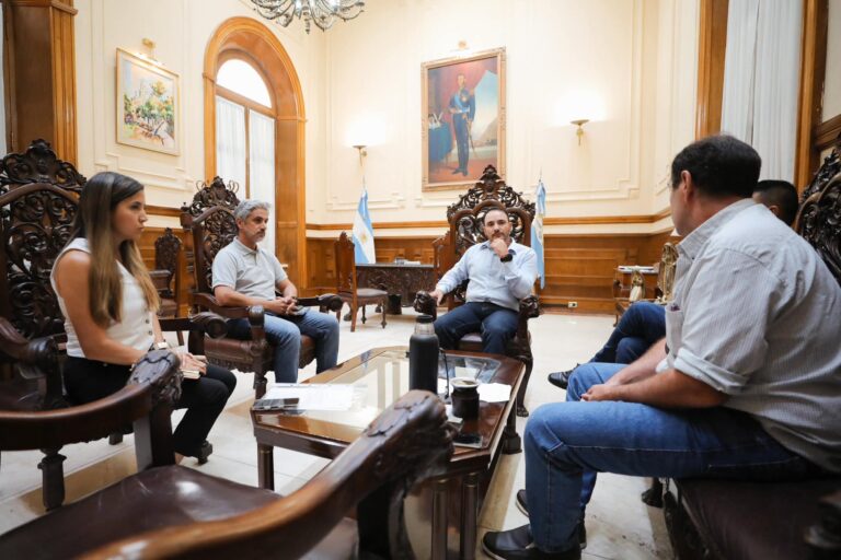 El Gobernador se reunió con referentes del ámbito portuario y de la navegación