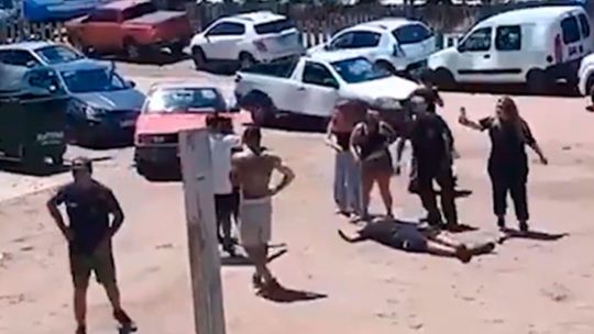 Violenta pelea entre recicladores de aceite en Pinamar: trompadas, piedrazos y un trabajador internado