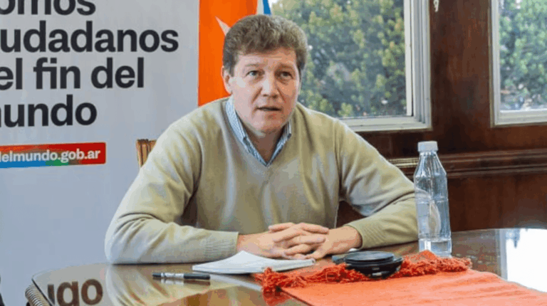 Gustavo Melella cuestionó la quita de aranceles a celulares.