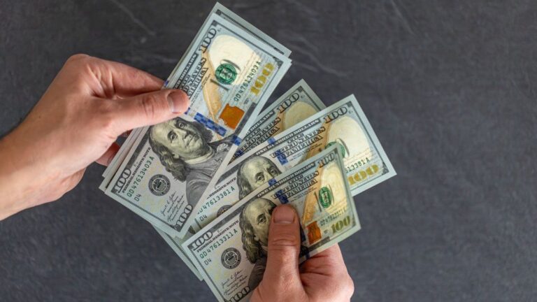 Dólar blue y dólar oficial hoy minuto a minuto: a cuánto cotizan este viernes 16 de enero