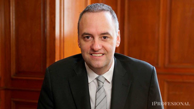 Adorni celebró la eliminación de aranceles a celulares: «Menos impuestos y mejores precios»