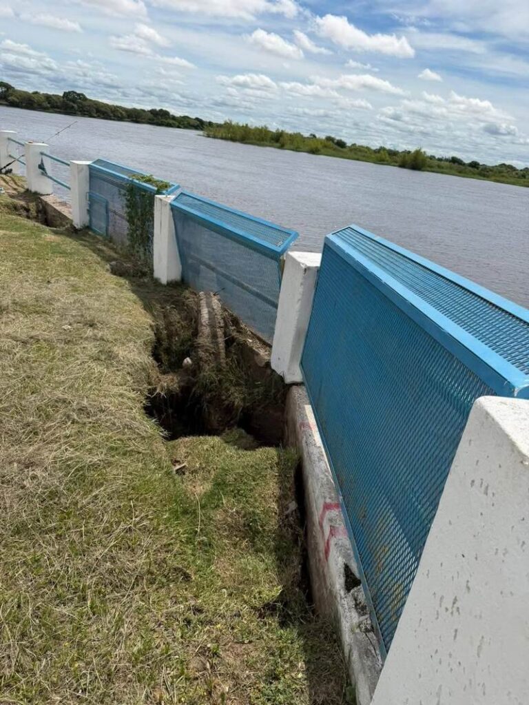 Esquina: socavamiento en la costanera obligó a clausurar un sector