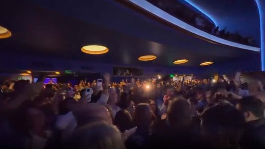 Milei llegó a La Derecha Fest tras cantar «El rock del Gato» con Fátima Flórez