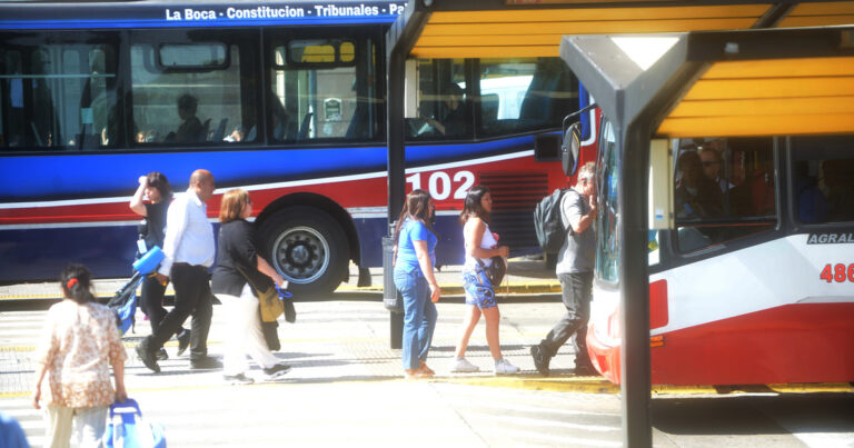 El Gobierno mandó a auditar a las empresas de colectivos y retiene subsidios tras echar al secretario de Transporte