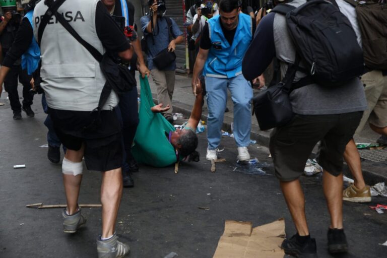 La Policía salió a la «caza» de manifestantes que marchaban contra la reforma laboral