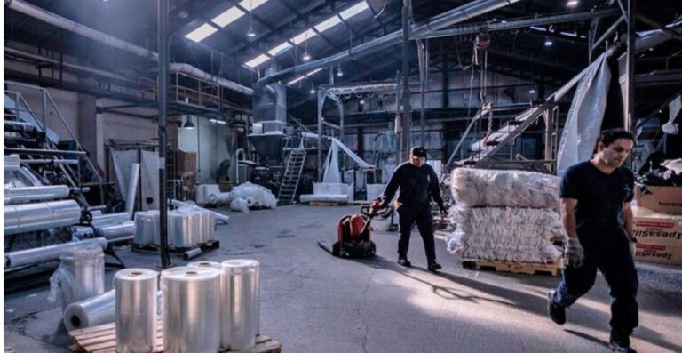 Industria. El cierre de fábricas se extiende en todo el país