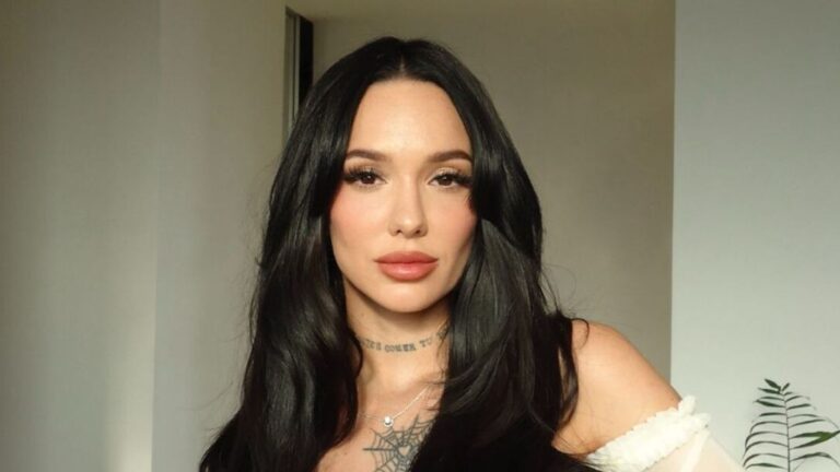 La Joaqui posó semidesnuda en la cama y causó furor en redes: su foto desde México